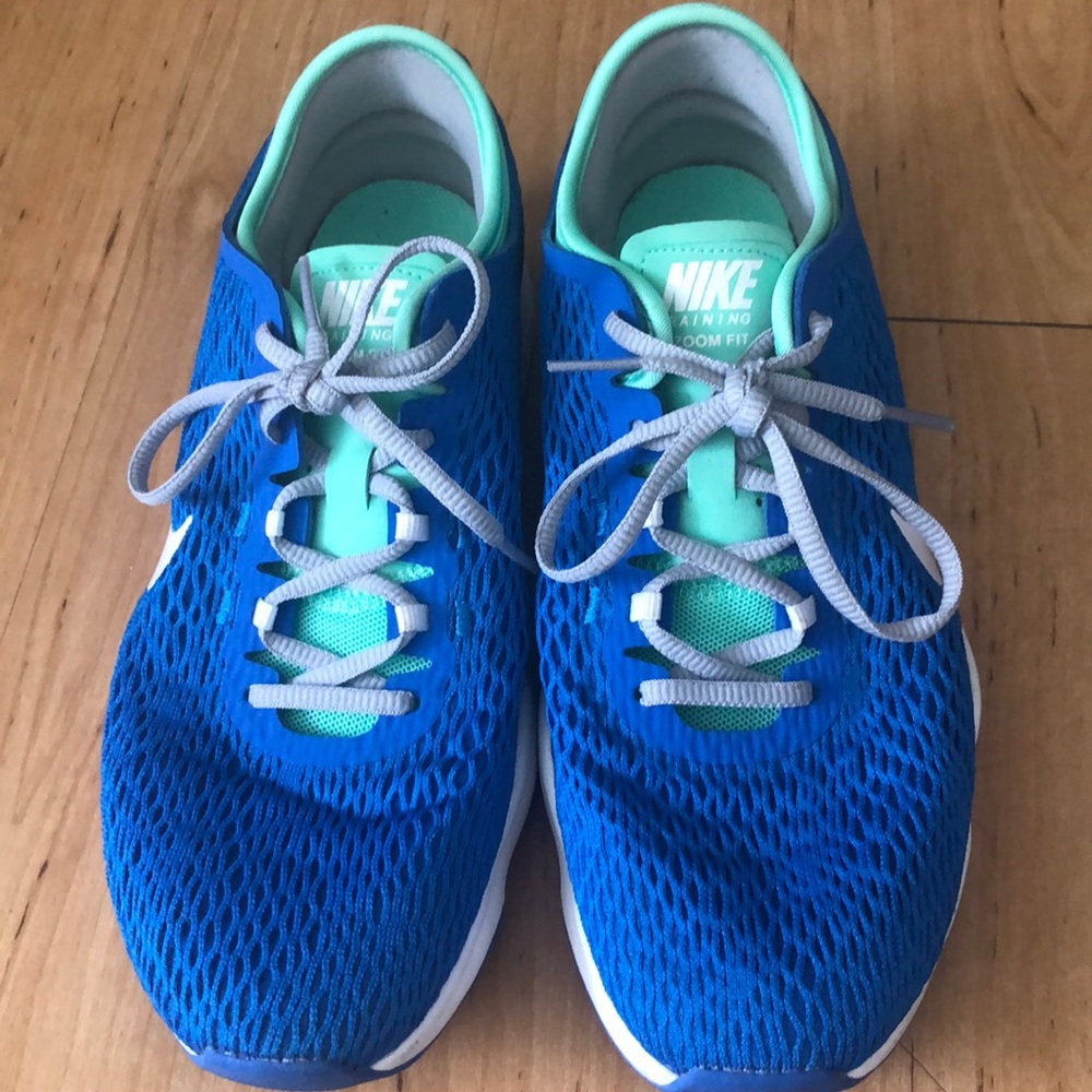 Size 8, slightly used Nike sneakers